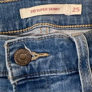 Levi's 710 Super Skinny Jeans